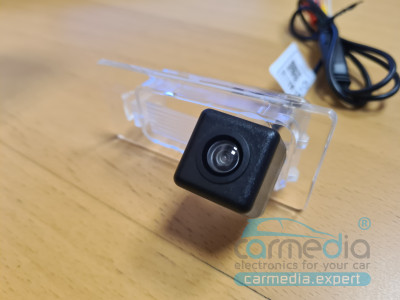Kia Ceed II кузов универсал (с 2012г.в. по 2018г.в.) CarMedia CM-7354KB CCD-sensor Night Vision (ночная съёмка) с линиями разметки (Линза-Стекло) Цветная штатная камера заднего вида